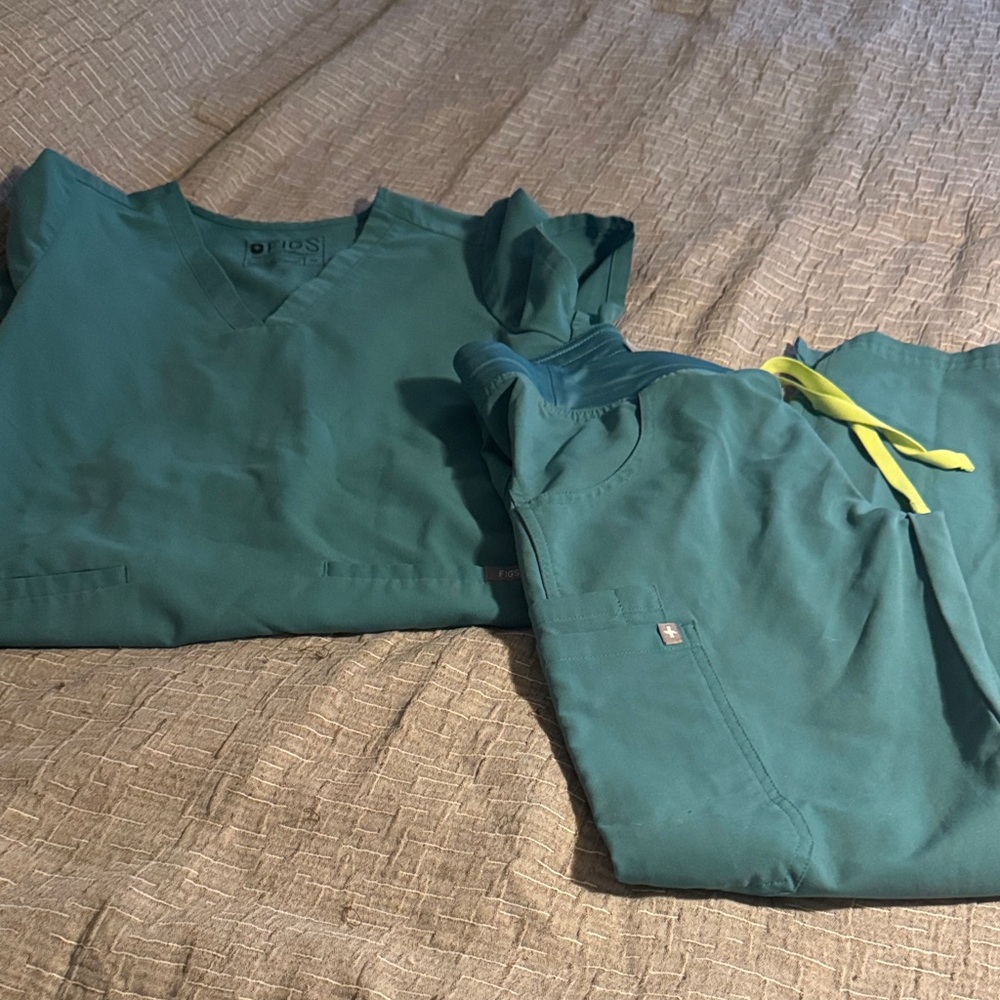 SURGICAL GREEN FIGS SCRUB SET